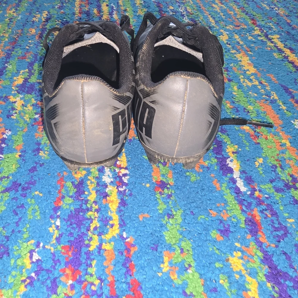 Puma Kids‎ Size 2 Black And Grey Soccer Shoes Cleats